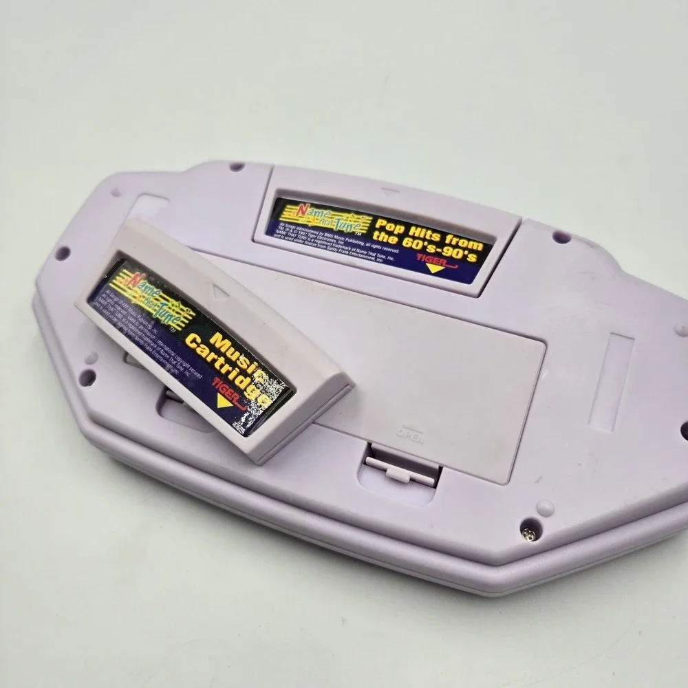 Tiger Electronics Name That Tune Handheld Game 1997 Tested Working‎ 2 Cartridges